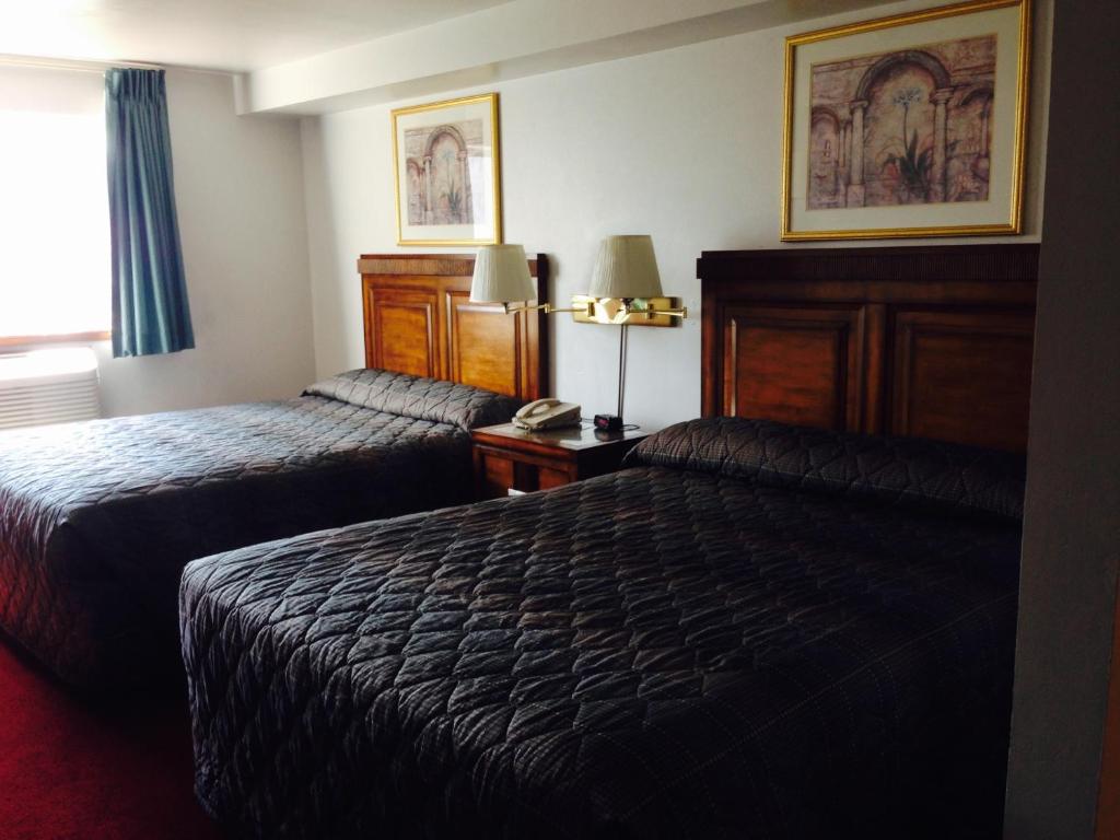Bay City Inn photo