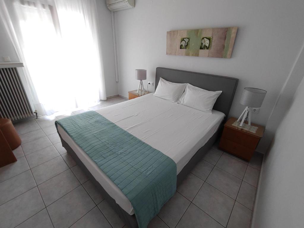 Postel nebo postele na pokoji v ubytování Ioli Apartments