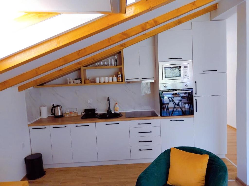 Kuchyň nebo kuchyňský kout v ubytování Apartment Dora
