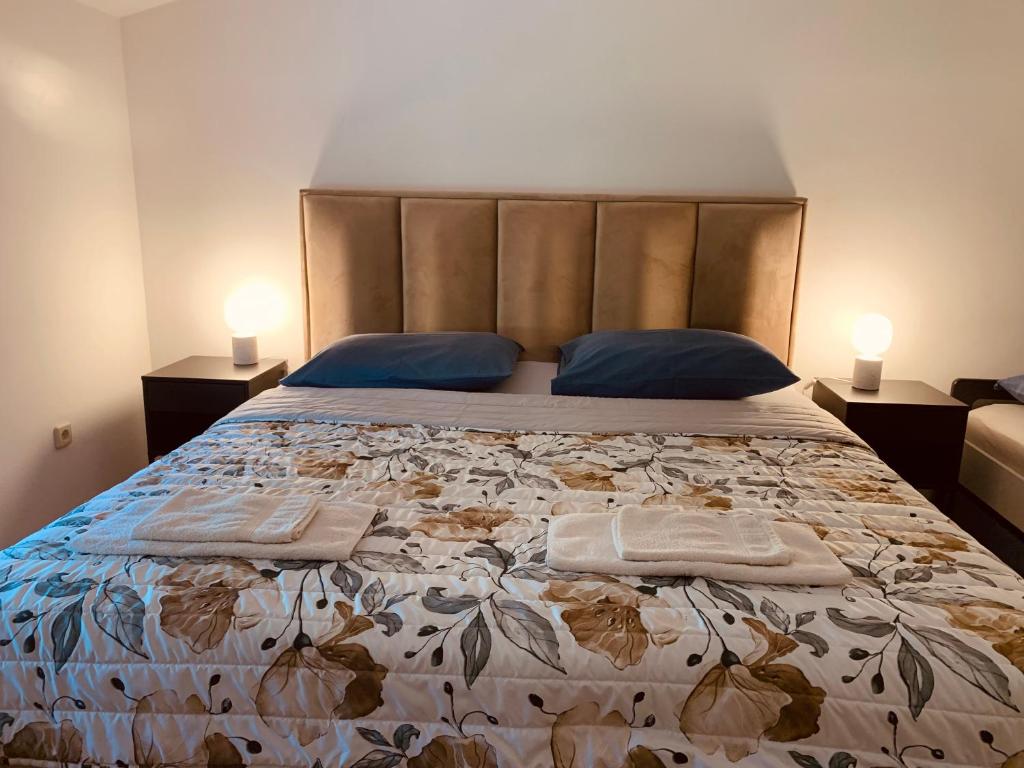 Llit o llits en una habitació de Apartment Camellia 2