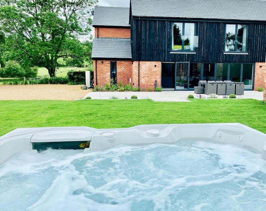 Unique house with Hot Tub in rural New Forest, Fordingbridge (updated