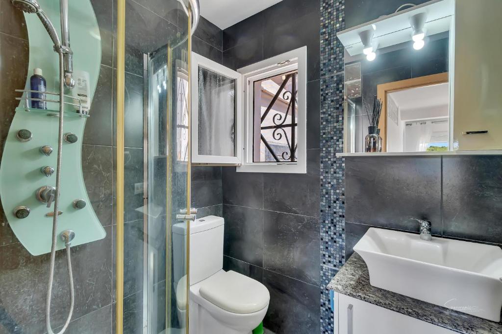A bathroom at Casa Primera by Aldertons