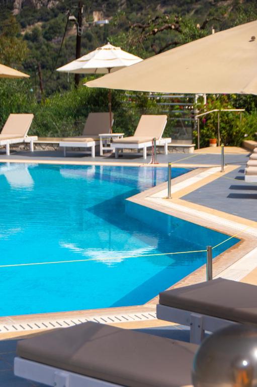 Bazén v ubytování hotelsunnybeachgr nebo v jeho okolí