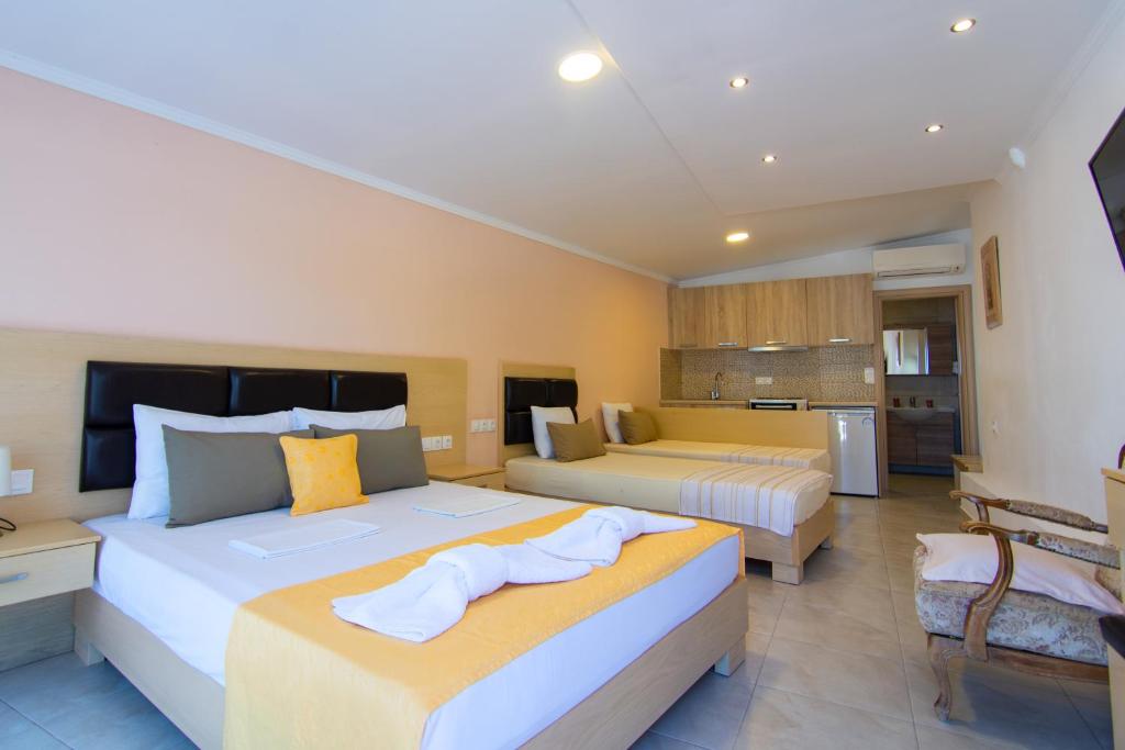 Postel nebo postele na pokoji v ubytování hotelsunnybeachgr
