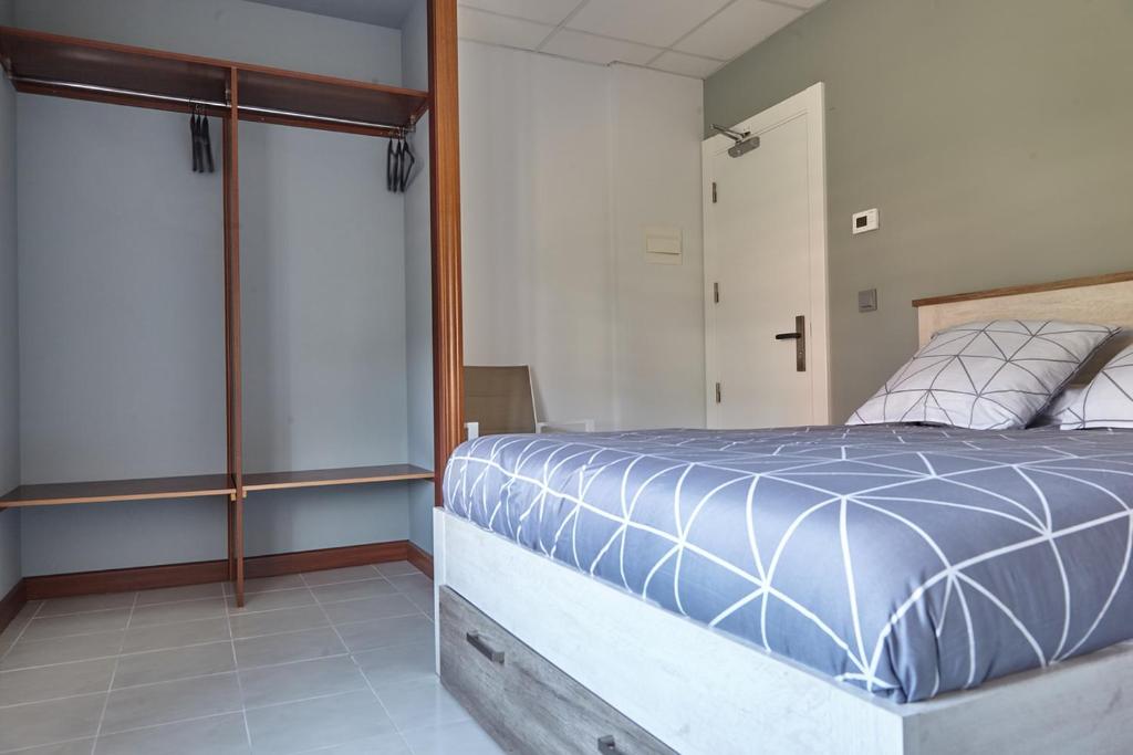 Postel nebo postele na pokoji v ubytování HOSTAL FONTAÑAN