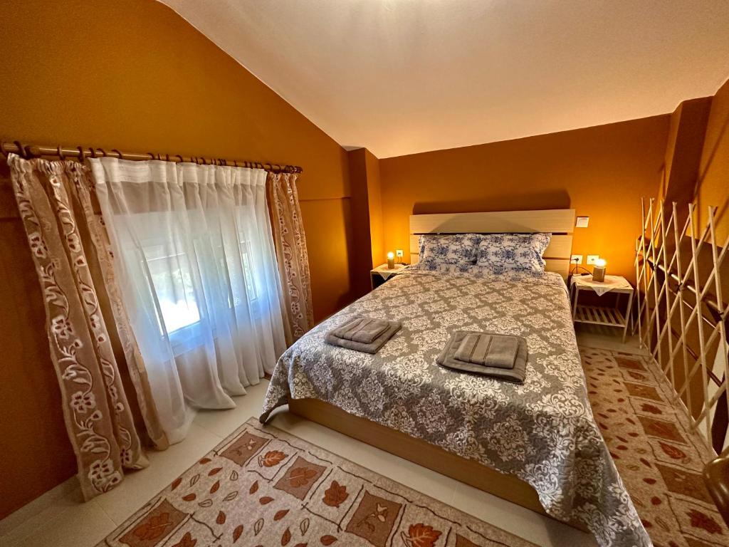 a bedroom with a large bed and a window at Hilltop Lodge Orma in Orma