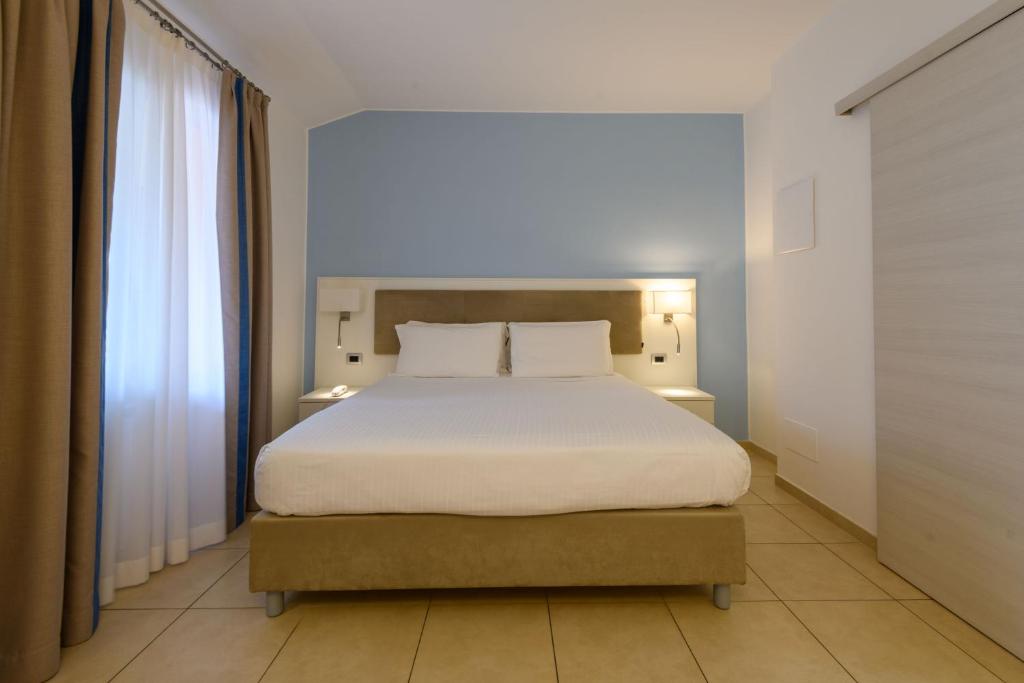 Postel nebo postele na pokoji v ubytování Hotel & Apartments Sasso