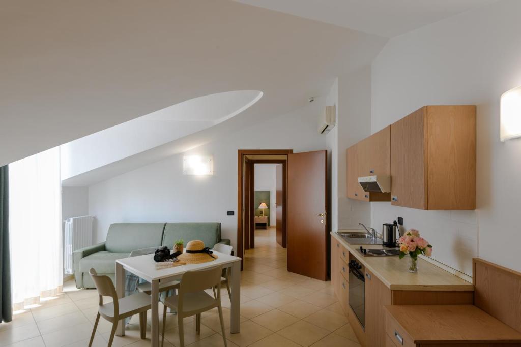 Kuchyň nebo kuchyňský kout v ubytování Hotel & Apartments Sasso