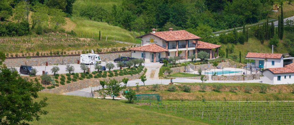 Bazén v ubytování Kamp Brda Camping and rooms nebo v jeho okolí