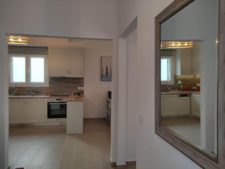 Kuchyň nebo kuchyňský kout v ubytování Nano's House Οροφοδιαμέρισμα στο κέντρο