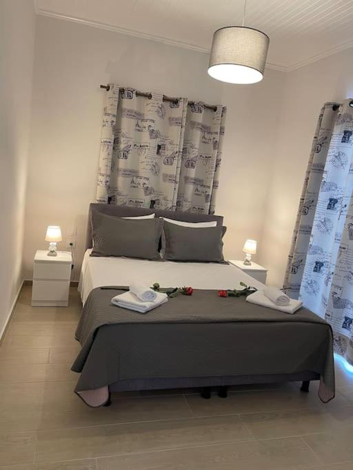 Postel nebo postele na pokoji v ubytování Nano's House Οροφοδιαμέρισμα στο κέντρο