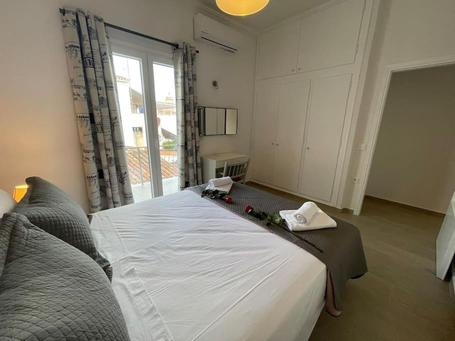 Postel nebo postele na pokoji v ubytování Nano's House Οροφοδιαμέρισμα στο κέντρο