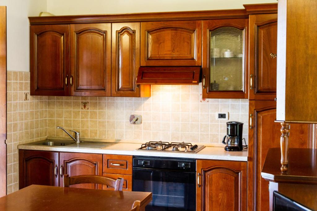 A kitchen or kitchenette at Casa Vacanza Il Carpignone 1