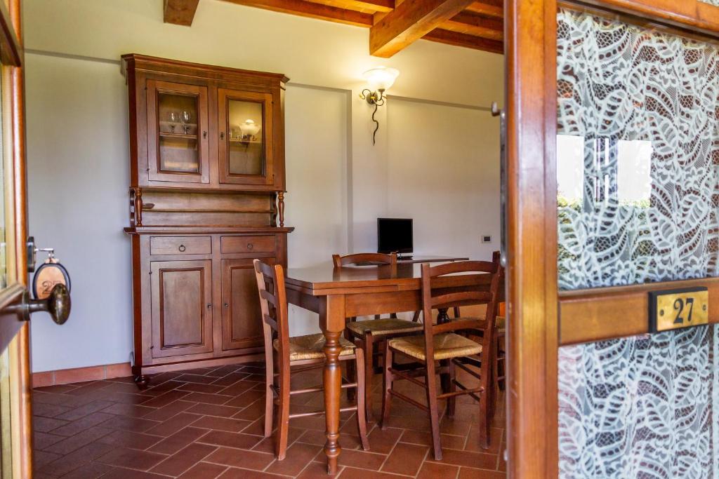 A television and/or entertainment centre at Casa Vacanza Il Carpignone 1