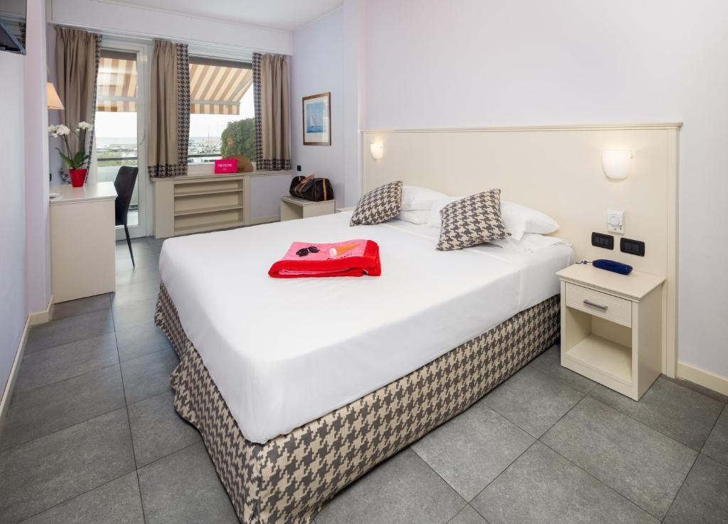 Postel nebo postele na pokoji v ubytování Hotel Laurin