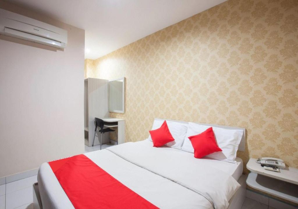 Postel nebo postele na pokoji v ubytování Hotel Pulai Ipoh