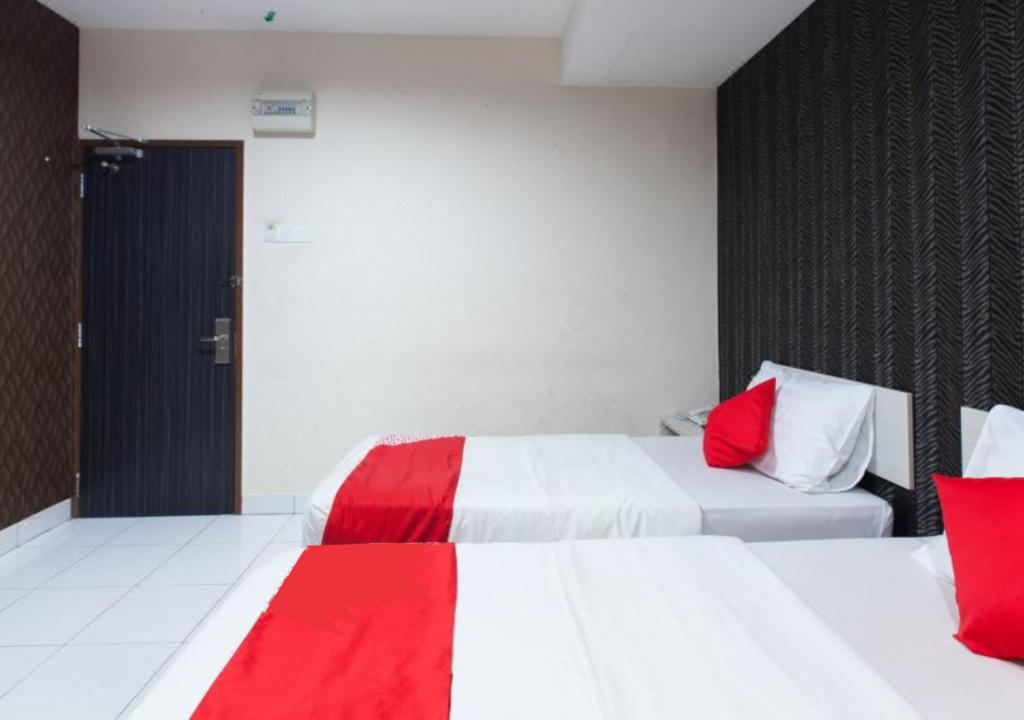 Postel nebo postele na pokoji v ubytování Hotel Pulai Ipoh