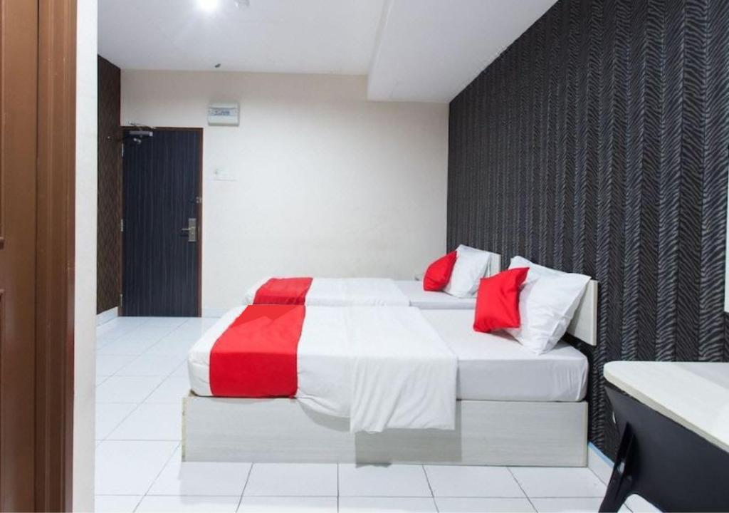 Postel nebo postele na pokoji v ubytování Hotel Pulai Ipoh