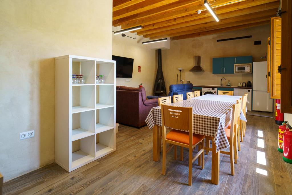 TV a/nebo společenská místnost v ubytování Casa Barambán