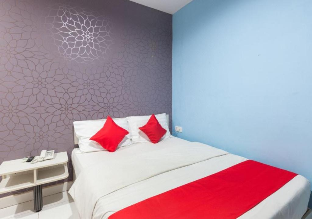 Postel nebo postele na pokoji v ubytování Hotel Pulai Ipoh
