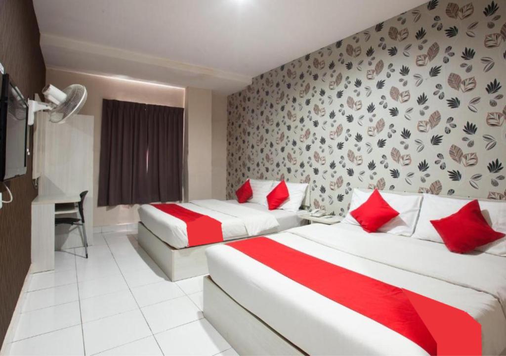 Postel nebo postele na pokoji v ubytování Hotel Pulai Ipoh