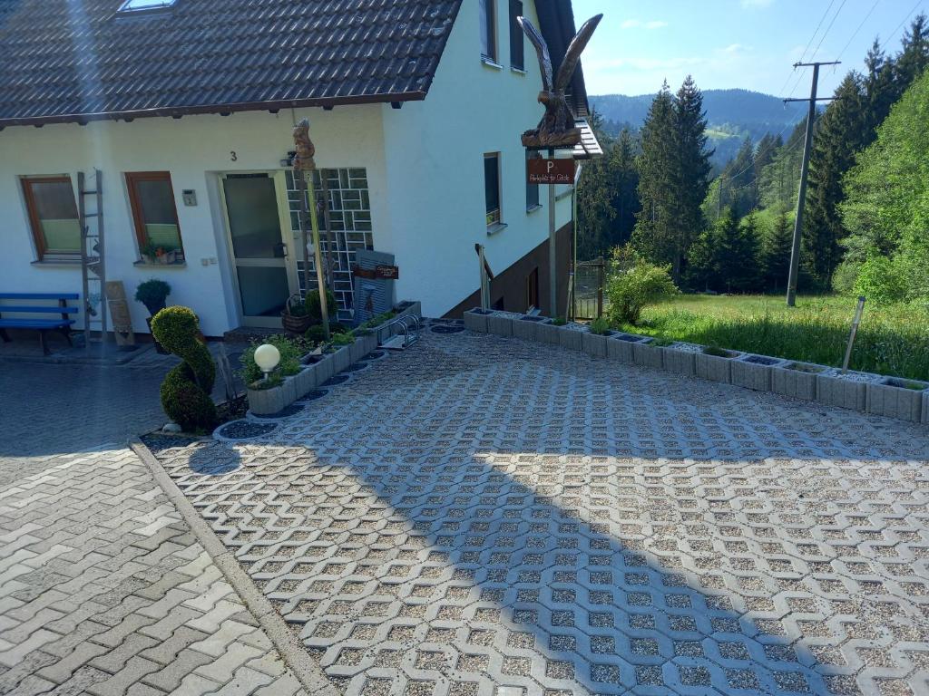 a house with a stone driveway in front of it at Ferienwohnung Siggi in Hardt