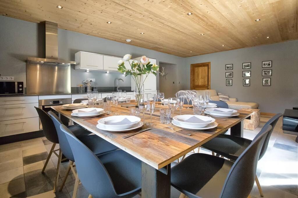 a large wooden table with chairs in a kitchen at HaKaJu Appartement 10 personnes à Val Cenis in Lanslebourg-Mont-Cenis