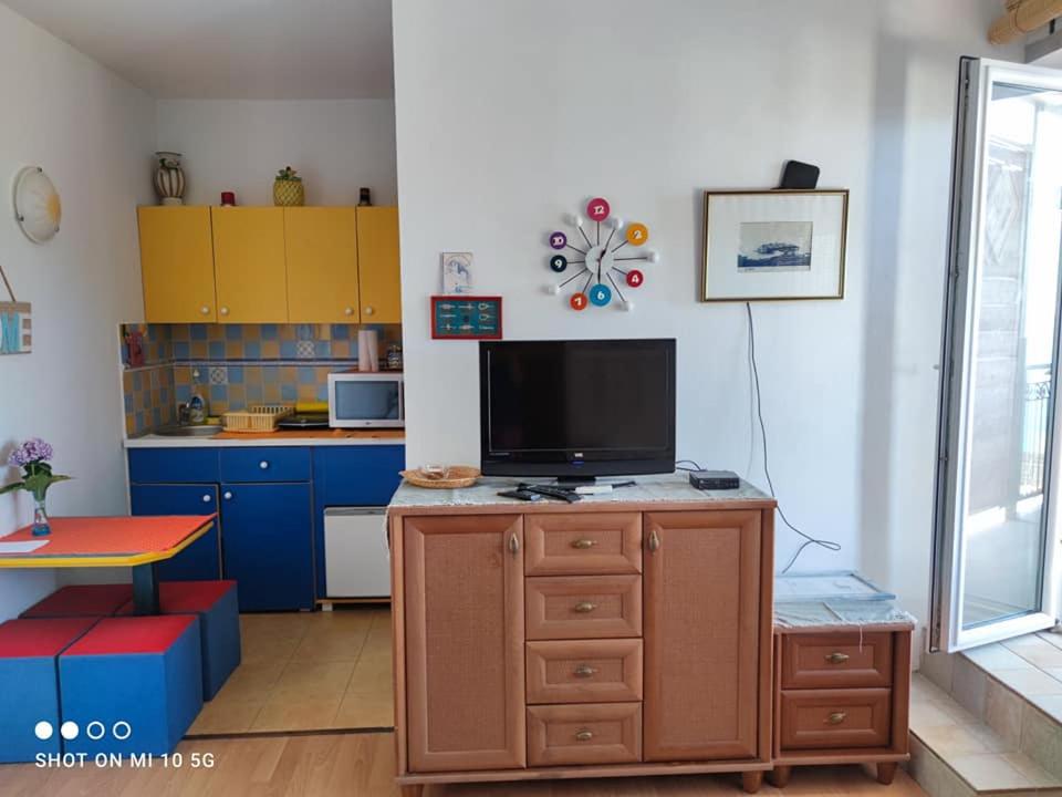 Kuchyň nebo kuchyňský kout v ubytování Apartmani Fortunela