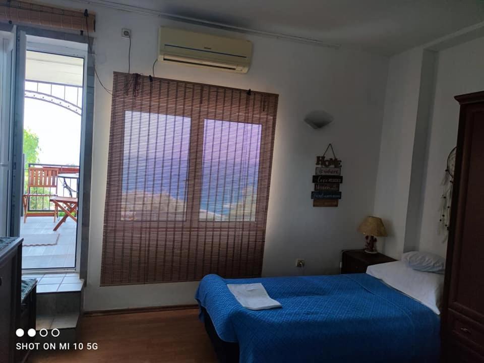 Postel nebo postele na pokoji v ubytování Apartmani Fortunela