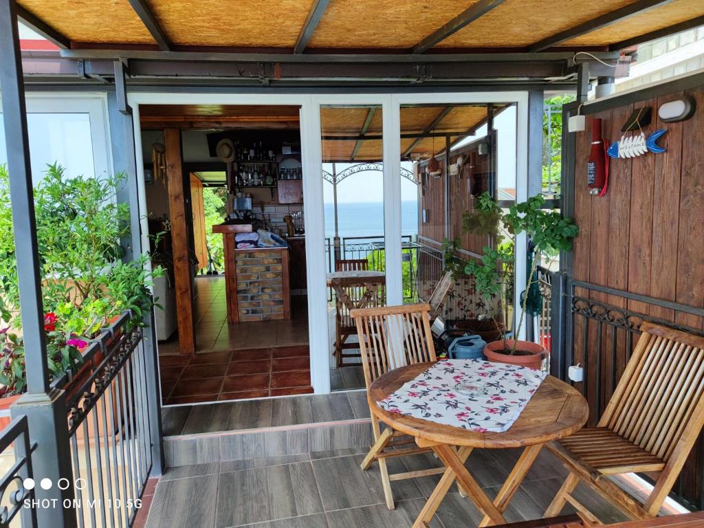 Balkón nebo terasa v ubytování Apartmani Fortunela