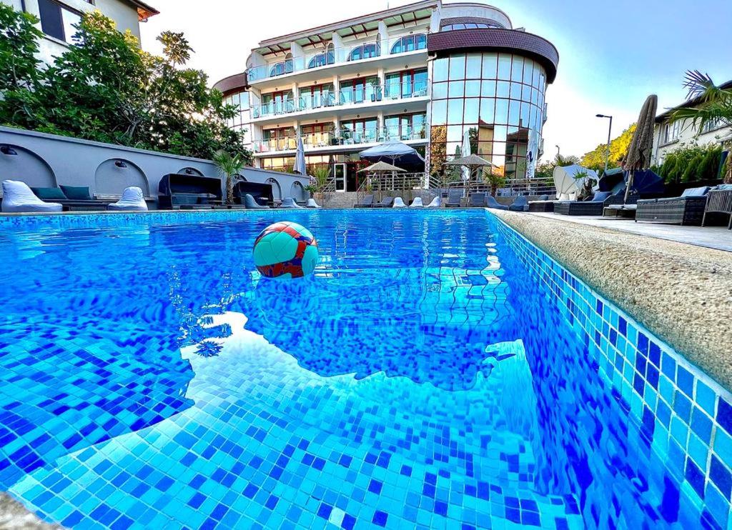 The swimming pool at or close to The LODGE Hotel