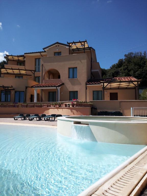 Booking.com: Appartamento 6 a La Pergola , Cavo, Italia . Prenota ora il  tuo hotel!