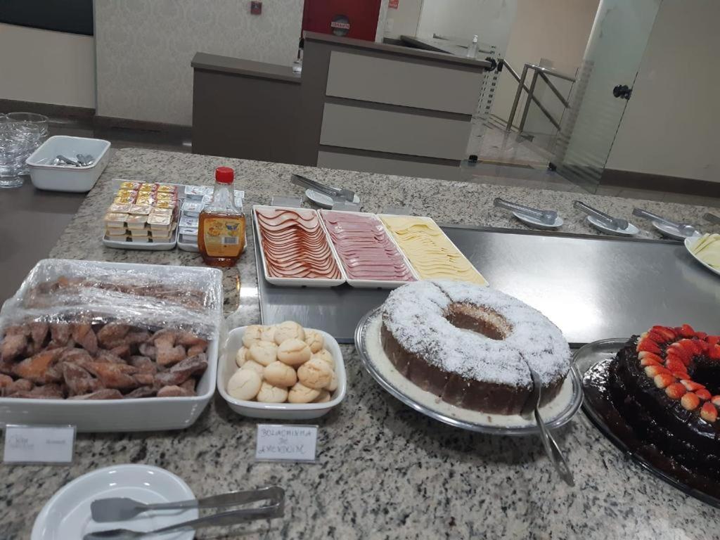 Comida no hotel ou em algum lugar perto