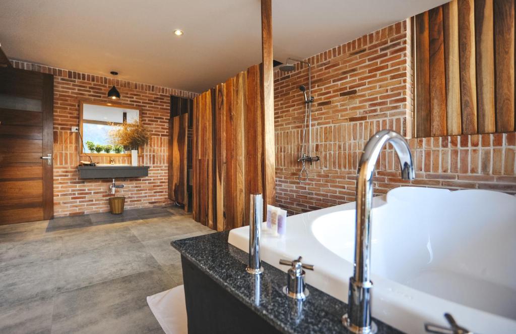 Koupelna v ubytování Seasing Boutique Hotel