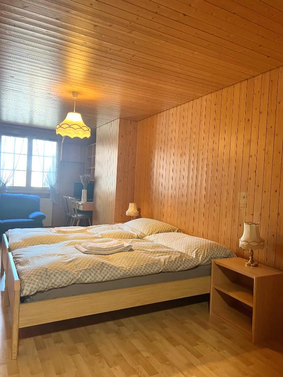 Postel nebo postele na pokoji v ubytování Hotel Jäger