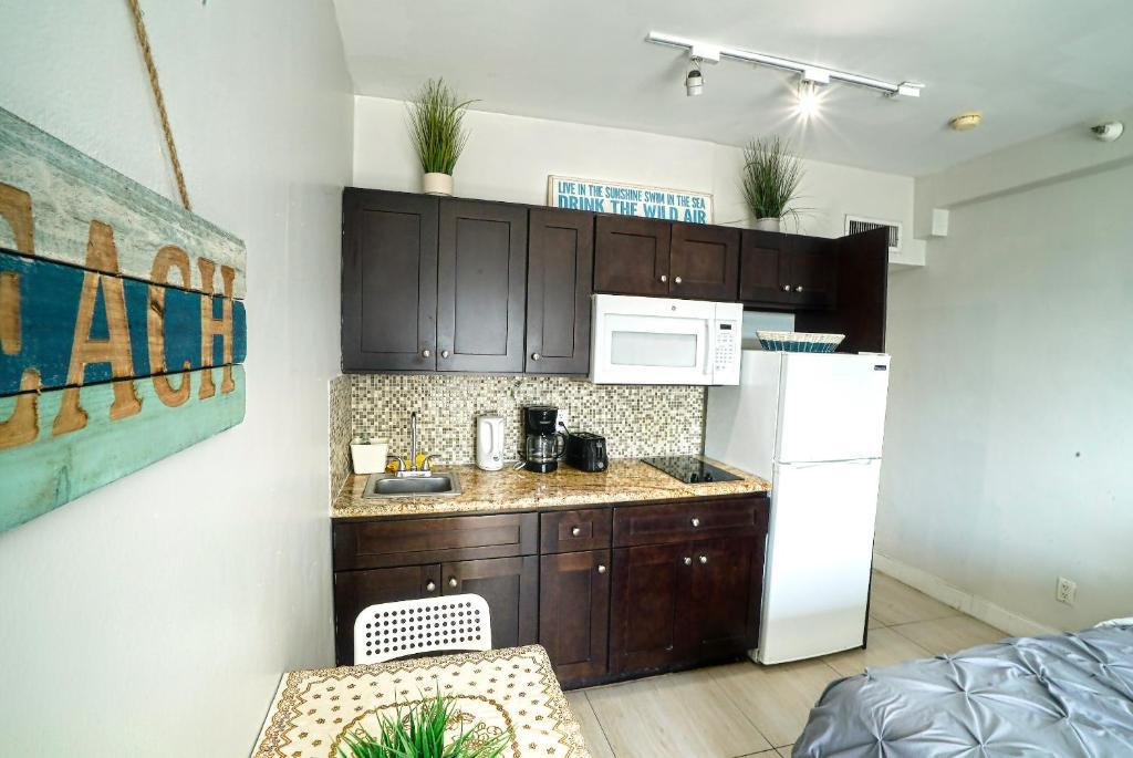 Deluxe Studios and Apartments at the Casablanca - Estudio Con Balcón