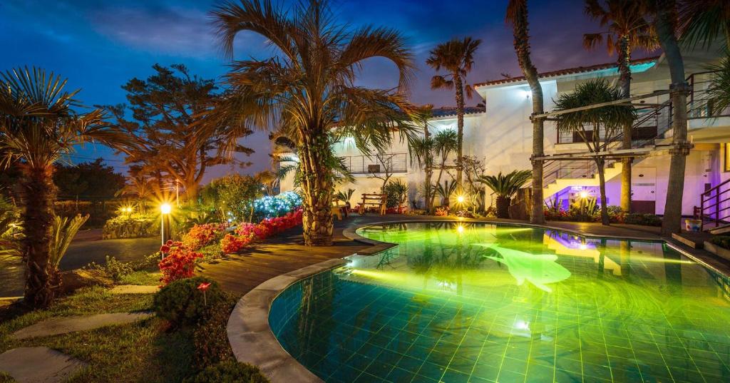 Bazén v ubytování Harmony Resort nebo v jeho okolí