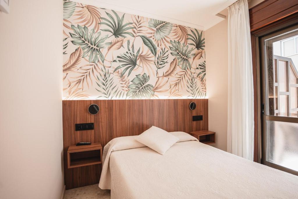 A bed or beds in a room at Hotel Xunqueira