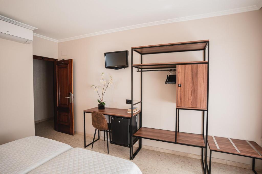 A bed or beds in a room at Hotel Xunqueira