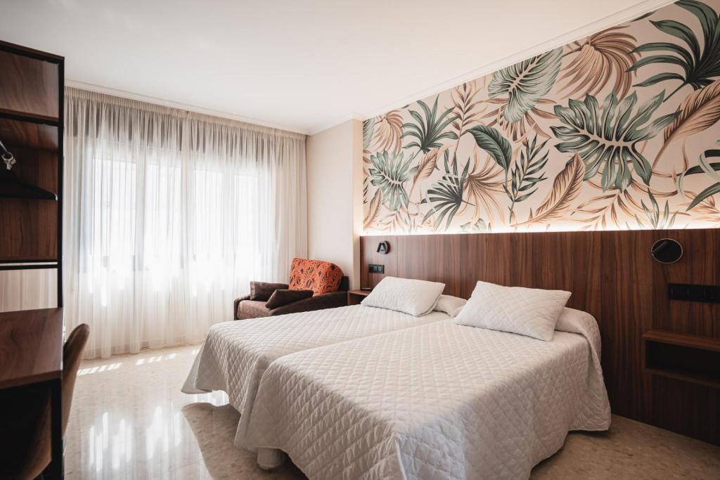 A bed or beds in a room at Hotel Xunqueira