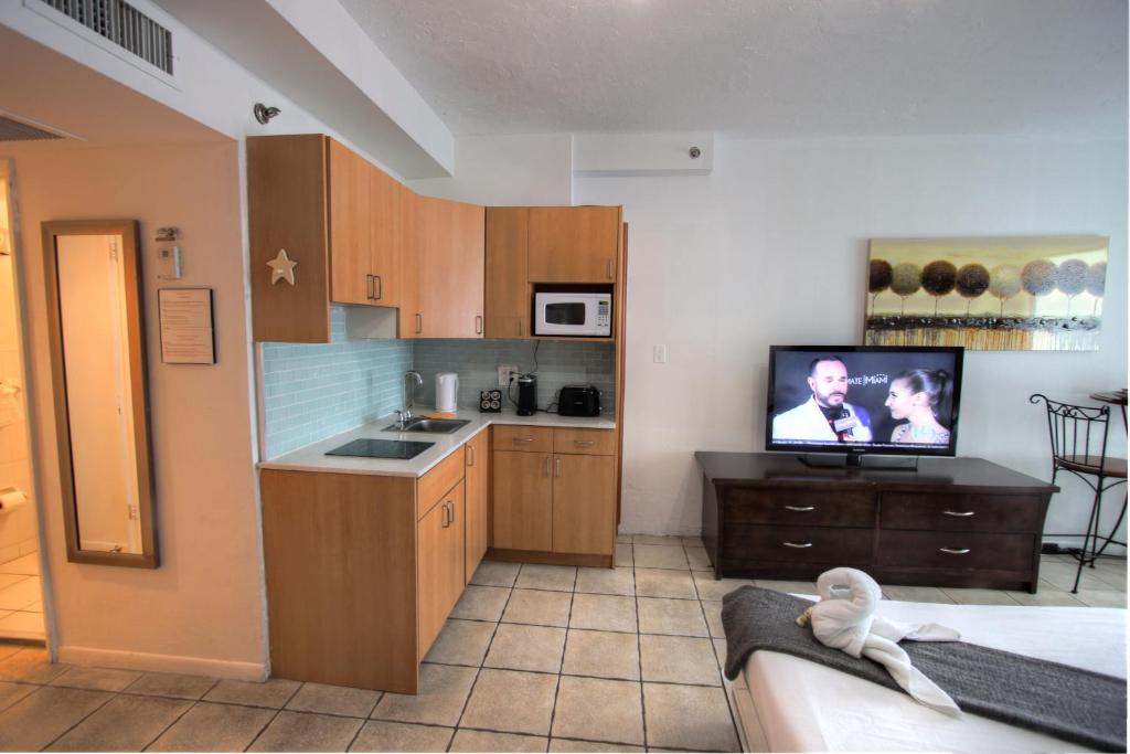 Deluxe Studios and Apartments at the Casablanca - Estudio De Reina