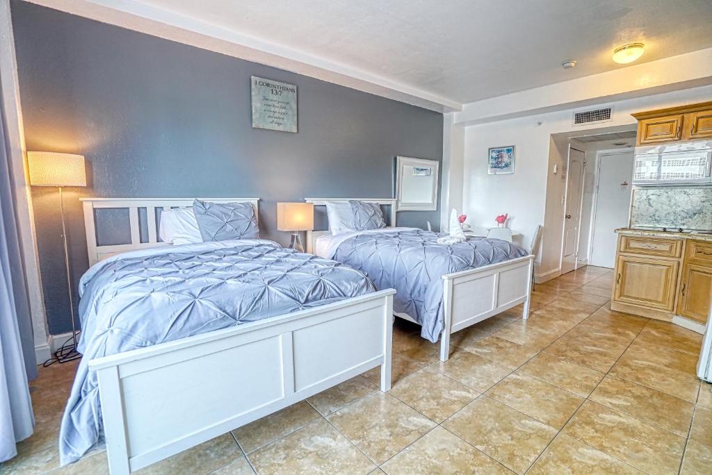 Deluxe Studios and Apartments at the Casablanca - Estudio Con Vista Al Mar