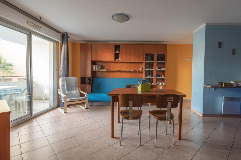 a kitchen and dining room with a table and chairs at la petit maisonette de manu in Cannes