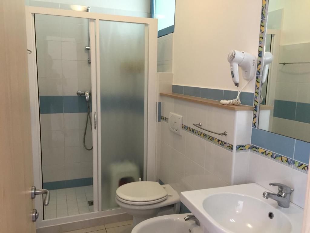A bathroom at Bibione Residence Apartments