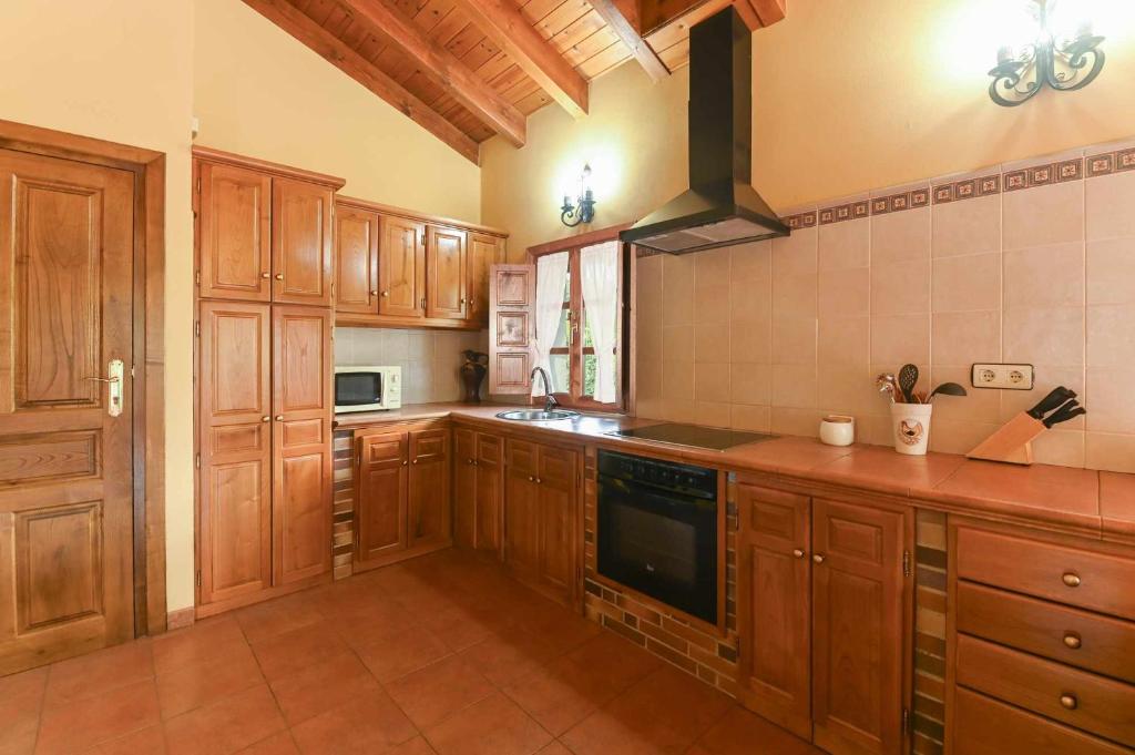 Кухня или мини-кухня в Apartamentos Rurales El Cuetu
