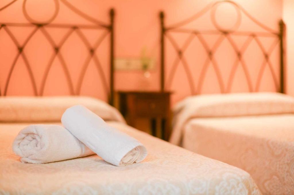 Кровать или кровати в номере Apartamentos Rurales El Cuetu