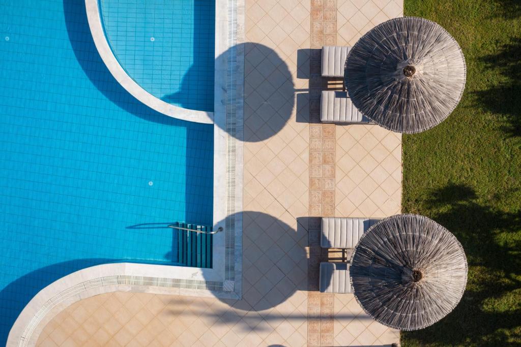 Bazén v ubytovaní Elèa Concept Hotel & Suites alebo v jeho blízkosti