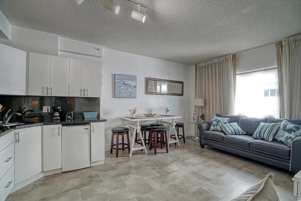 Deluxe Studios and Apartments at the Casablanca - Estudio Con Sofá Cama