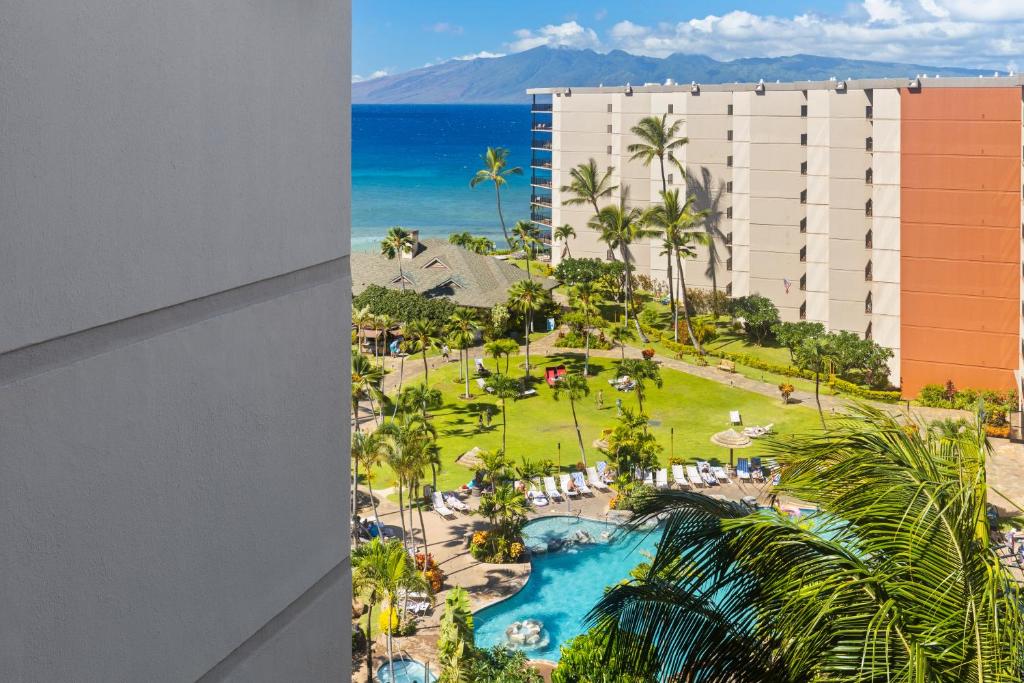 Swimmingpoolen hos eller tæt på Kaanapali Shores 941