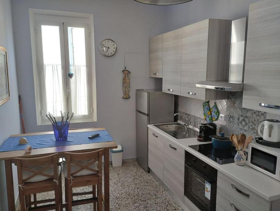 a kitchen with a table and a counter top at Bilocale per vacanze a Vada in Vada